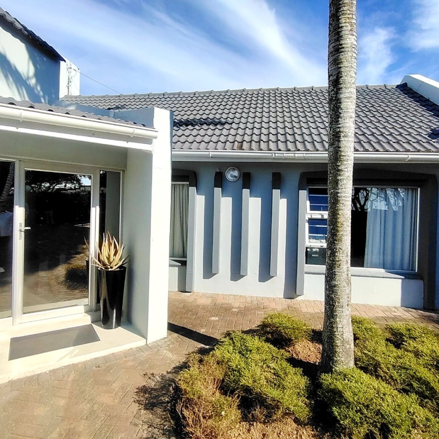 5 Bedroom Property for Sale in Beacon Bay Eastern Cape
